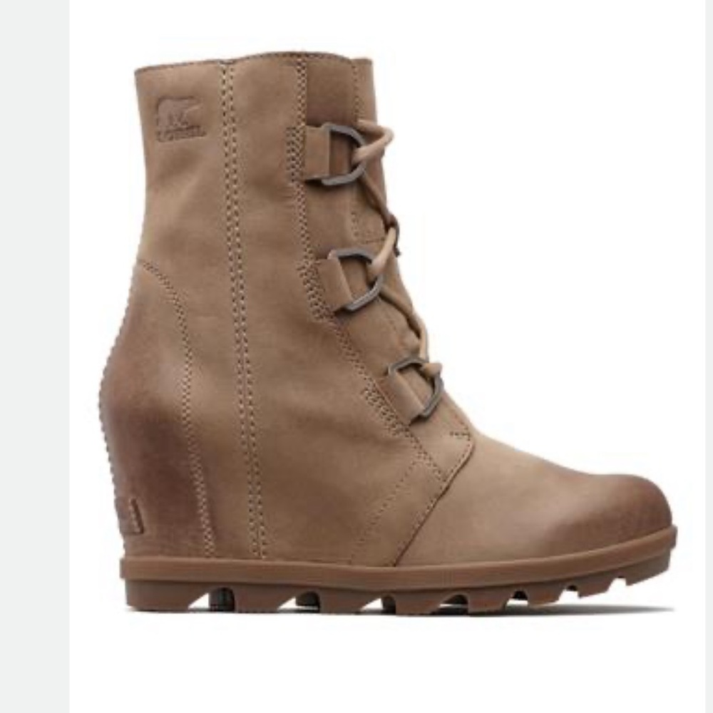 SOREL JOAN OF ARCTIC WEDGE BOOT.                               BRAND NEW Size 9